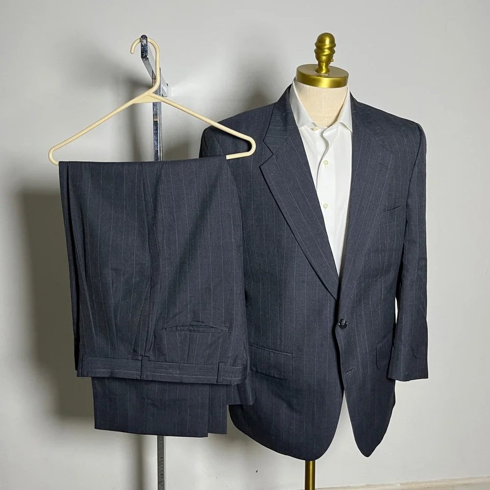 Halston Suit Mens 42R 36W Charcoal Gray Pinstripe Vintage 2-Piece USA Made